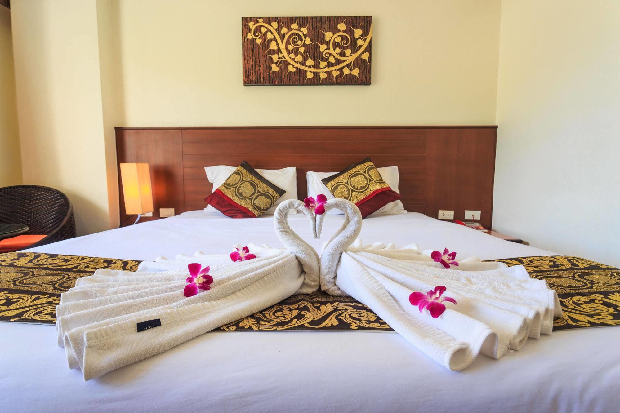 Sharaya Patong Hotel Kültér fotó