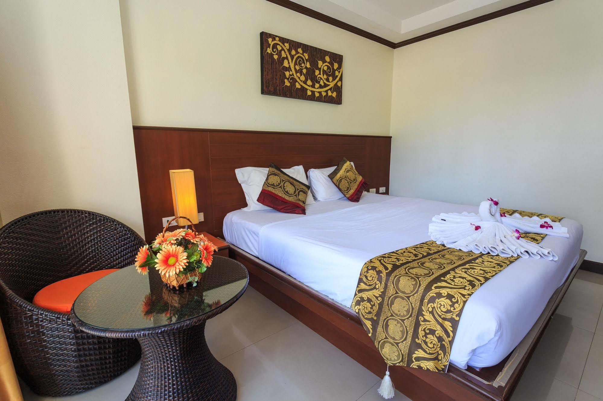 Sharaya Patong Hotel Kültér fotó