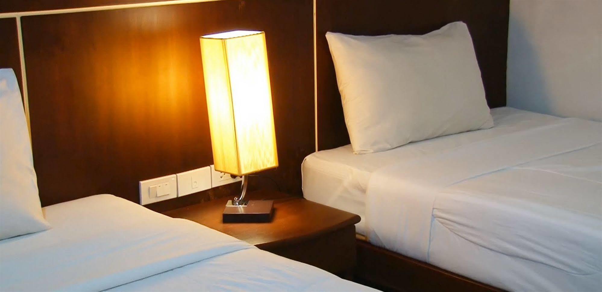Sharaya Patong Hotel Kültér fotó
